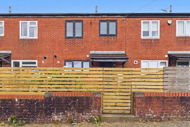 3 bed property, in Hillary Rise, £200,000