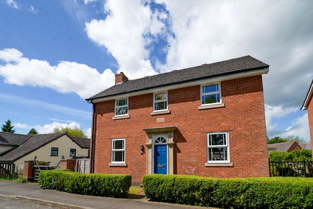 5 bed property, in Pool View, £495,000