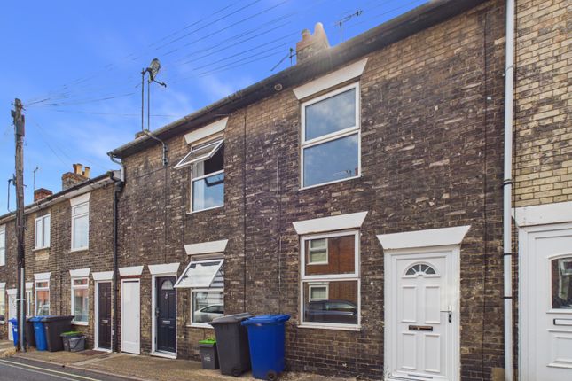 2 bed property, in Peckham Street, £180,000