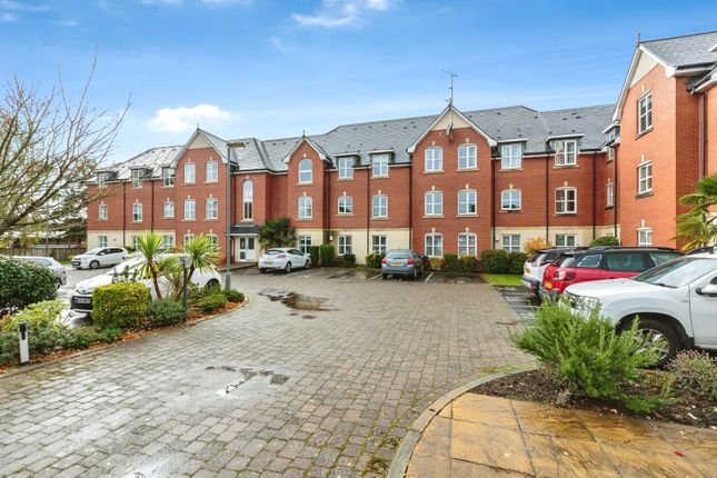 2 bed property, in Woodlands View, £126,000