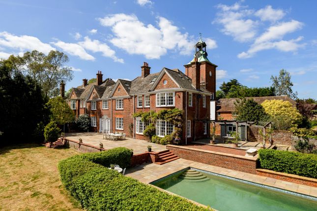 7 bed property, in Loxwood, £2,325,000