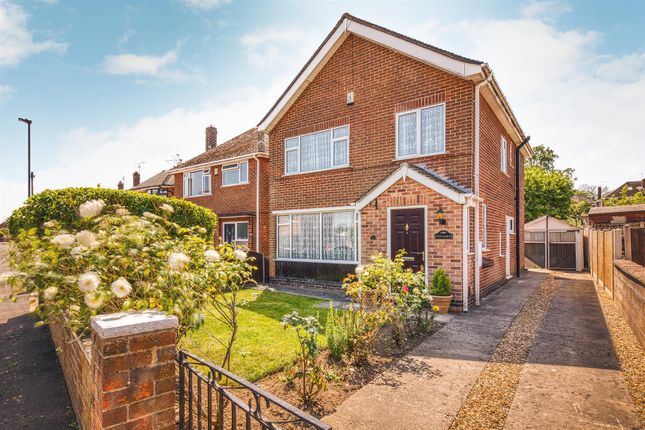 3 bed property, in Richmond Avenue, £300,000