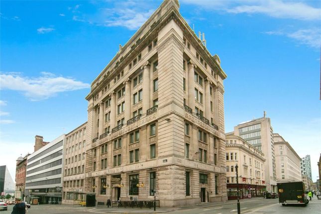 2 bed property, in Fenwick Street, £80,000