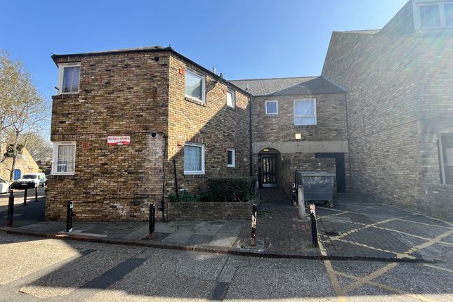 1 bed property, in 24 Dunelm Grove, £175,000