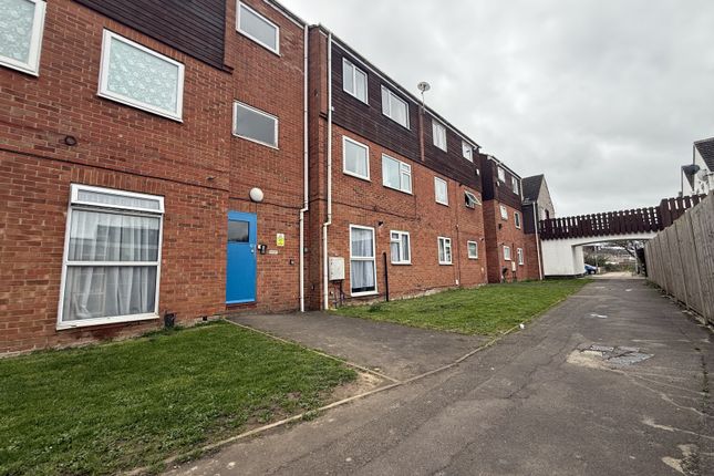 2 bed property, in Slough SL2, £259,950