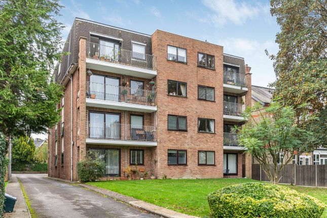 2 bed property, in Bromley Road, £370,000