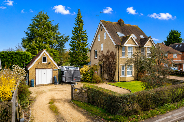 4 bed property, in Honor End Lane, £800,000