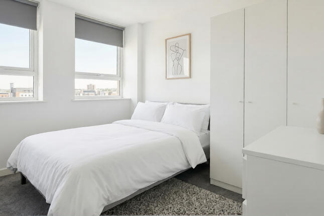 1 bed property, in Skerton Road, £232,500
