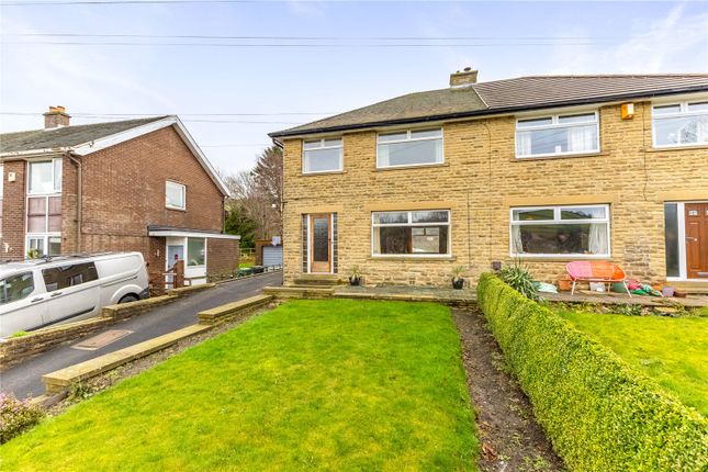 3 bed property, in Dobb Top Road, £290,000