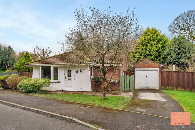 2 bed property, in Rhyd Y Gwern Close, £450,000