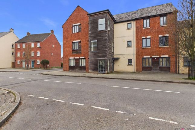 2 bed property, in Typhoon Way, £160,000
