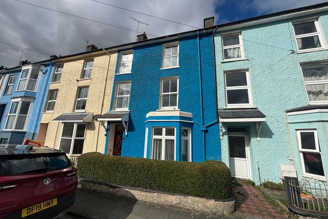 6 bed property, in Station Terrace, £265,000