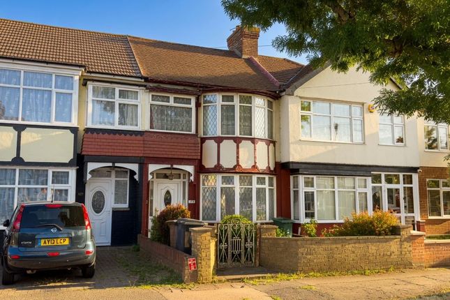 3 bed property, in 129 Cherrydown Avenue, £380,000