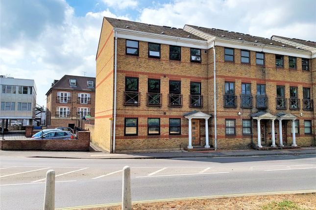 1 bed property, in High Street, £140,000