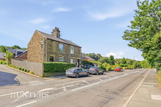 2 bed property, in Manchester Road, £300,000