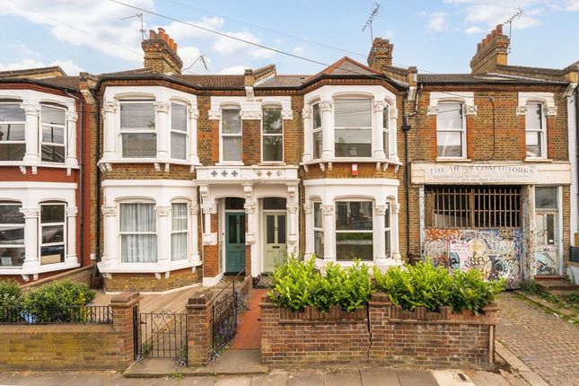 2 bed property, in Mortimer Road, £575,000