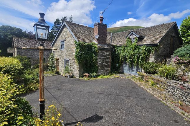 5 bed property, in New Radnor, £435,000