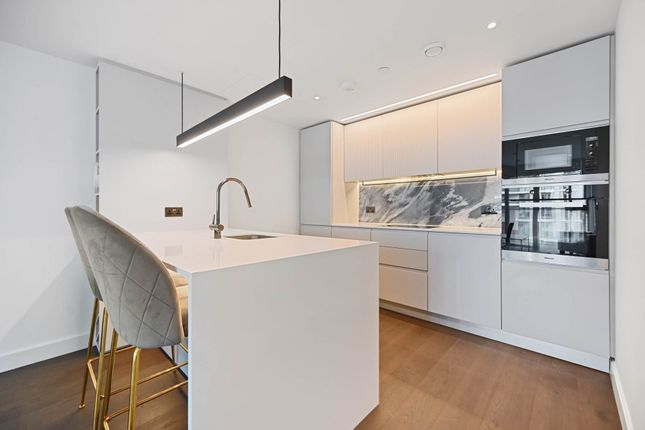 2 bed property, in Fountain Park Way, £989,950