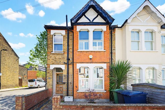1 bed property, in Osterley Park View Road, £400,000