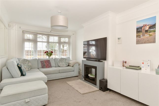 3 bed property, in Goodwood Crescent, £400,000