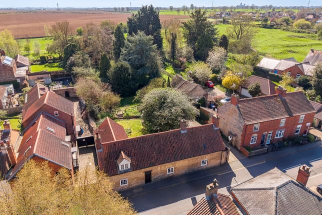 4 bed property, in High Street, £425,000