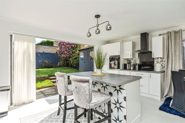 2 bed property, in Downsview Drive, £495,000