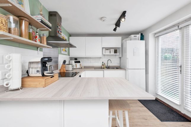 2 bed property, in Jepps Lane, £180,000
