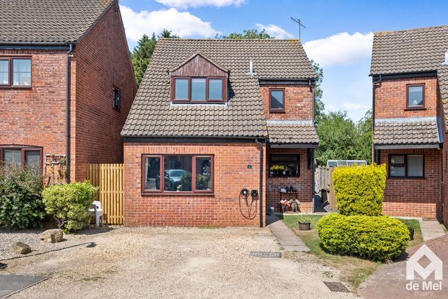 3 bed property, in Blacksmiths Close, £350,000