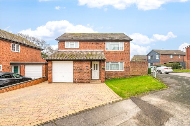4 bed property, in Dawlish Close, £550,000