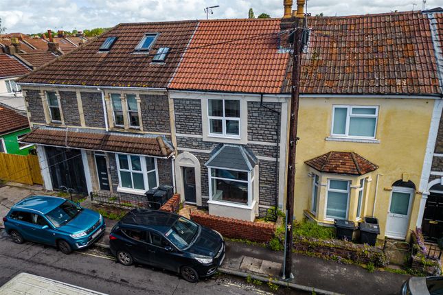 2 bed property, in Roman Road, £230,000