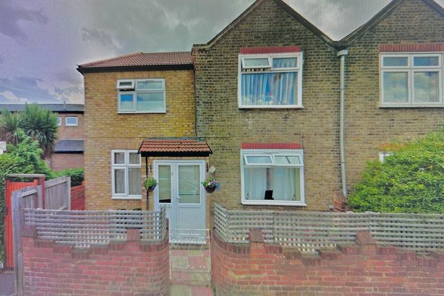 5 bed property, in Pershore Close, £670,000