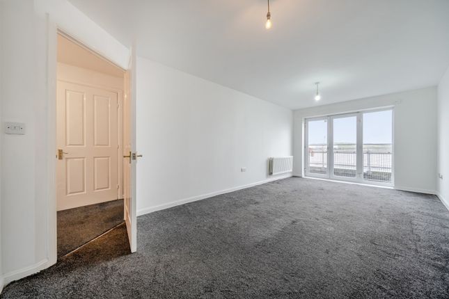 2 bed property, in Chichester Wharf, £240,000