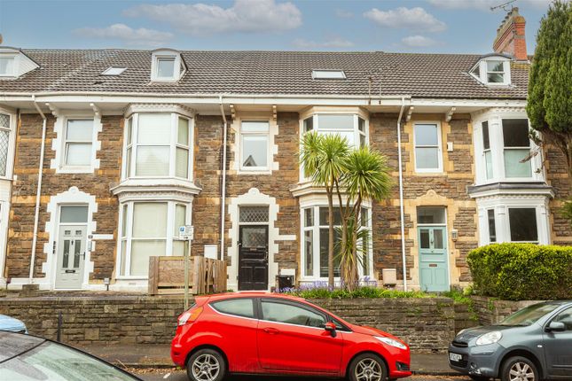 5 bed property, in St. Albans Road, £350,000