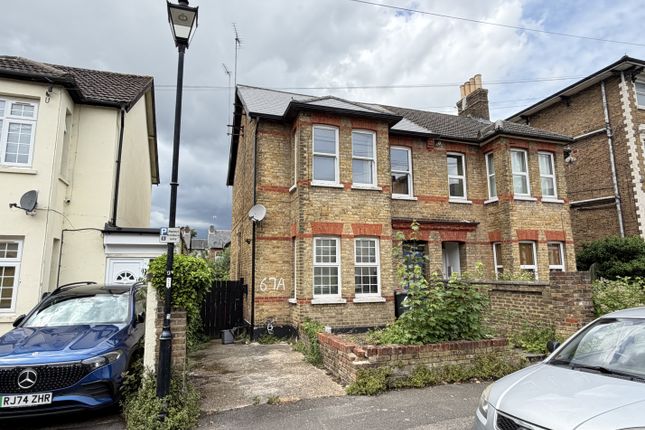 2 bed property, in 67A Hencroft Street South, £150,000