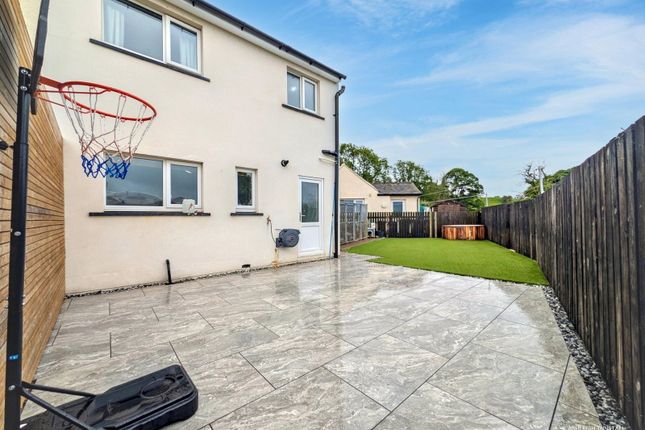 3 bed property, in Hill Crescent, £180,000