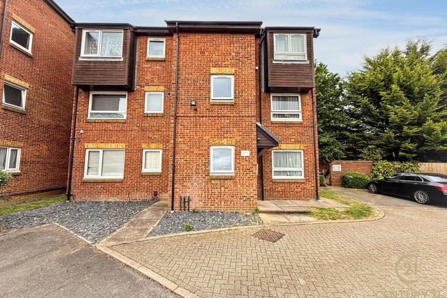 1 bed property, in Braemar Gardens, £130,000