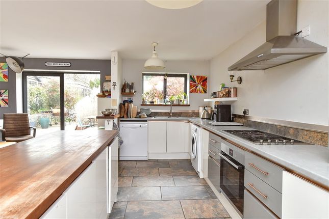 4 bed property, in Carden Avenue, £550,000