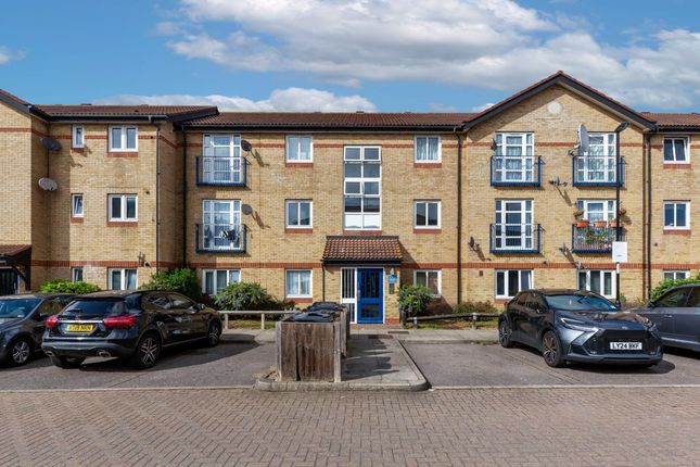 2 bed property, in Knoyle Street, £175,000