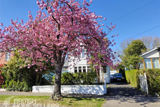 3 bed property, in The Avenue, £450,000