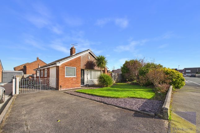 2 bed property, in Scotts Wood, £260,000