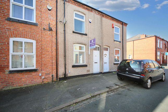 2 bed property, in Spring Street, £110,000