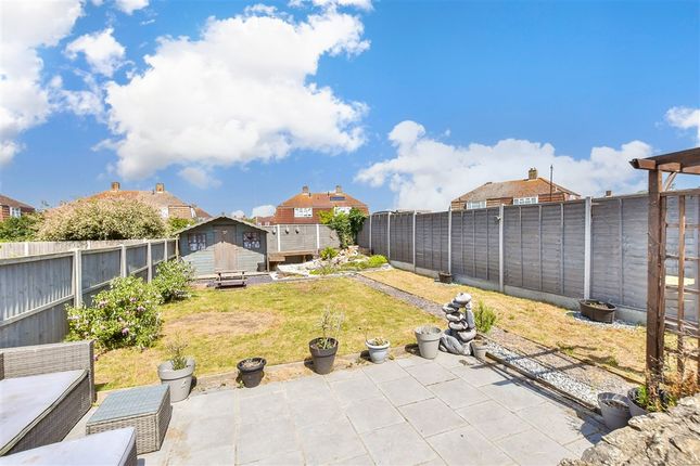 3 bed property, in Grayne Avenue, £220,000