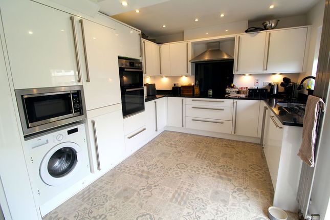 3 bed property, in Greenhill Road, £430,000