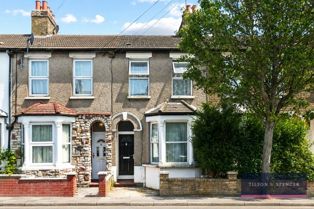 2 bed property, in Kimberley Road, £390,000