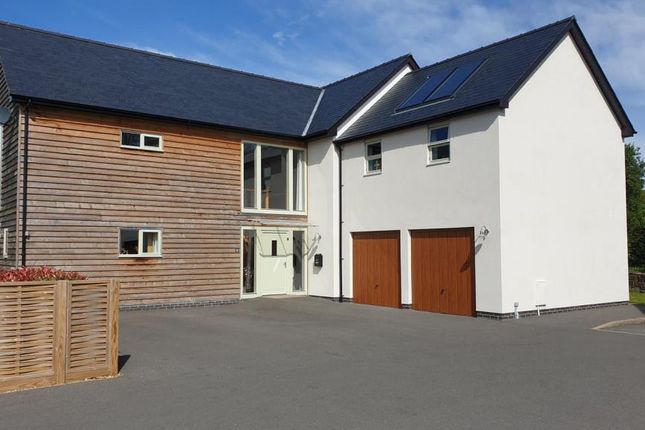 5 bed property, in Painscastle, £570,000