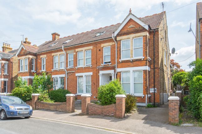 2 bed property, in Downs Park, £180,000