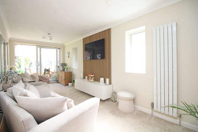 2 bed property, in Meadow Crescent, £255,000
