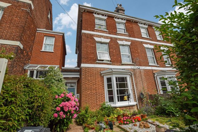1 bed property, in North Avenue, £150,000