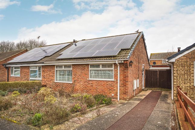 2 bed property, in Dunbar Close, £95,000