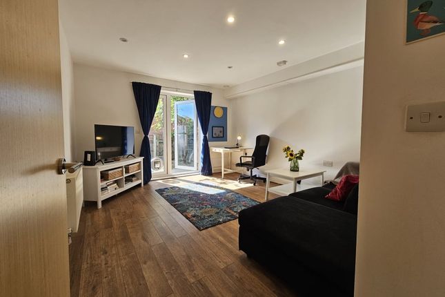 1 bed property, in Poppy Drive, £270,000